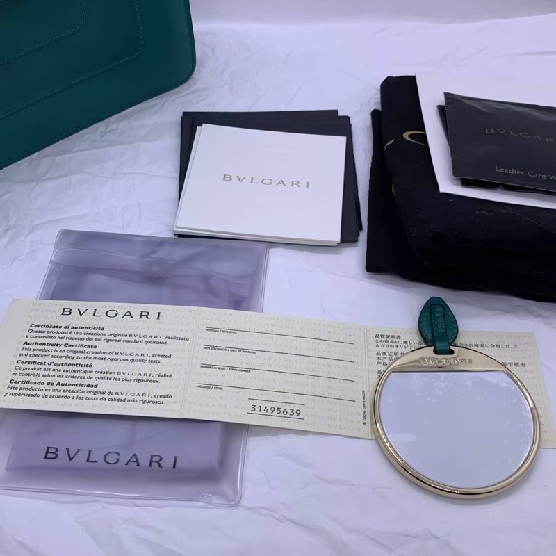 二手Bvlgari寶格麗Serpenti Forever蛇頭包祖母綠中號鏈條包，尺寸27*18*6cm 包身有划痕壓印-5