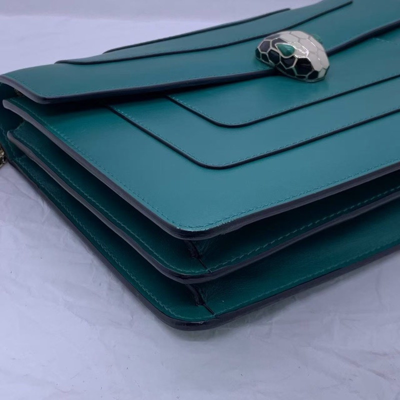 二手Bvlgari寶格麗Serpenti Forever蛇頭包祖母綠中號鏈條包，尺寸27*18*6cm 包身有划痕壓印-7