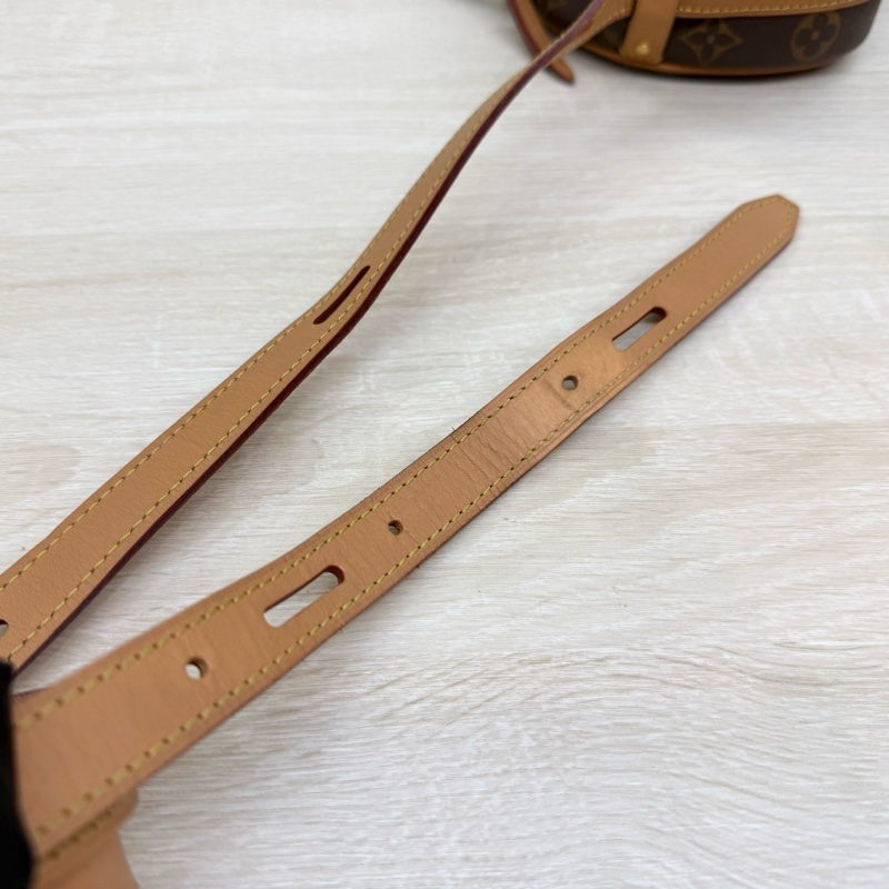 LV原花軟圓餅肩側背包M45149-17