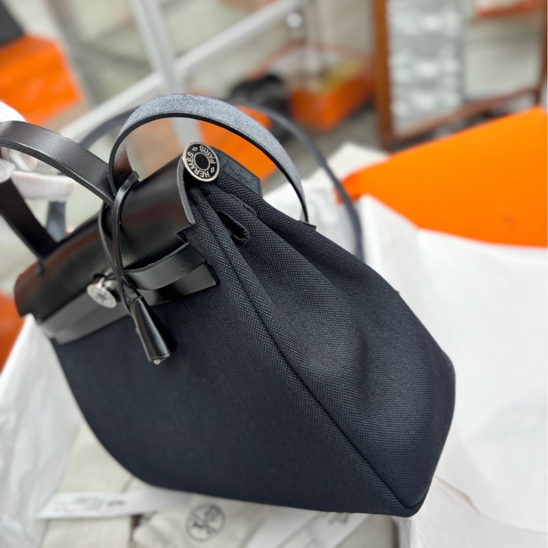 【99新】 Hermes 黑銀全黑琺瑯扣Herbag31 手提包-1