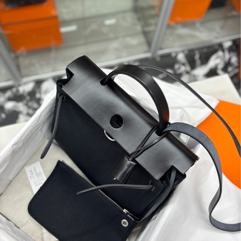 【99新】 Hermes 黑銀全黑琺瑯扣Herbag31 手提包-3