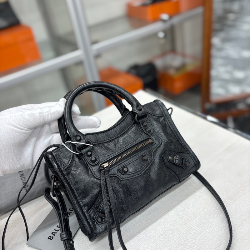 【99新】 Balenciaga 巴黎世家黑銀褶皺皮lecity機車 手提包-3