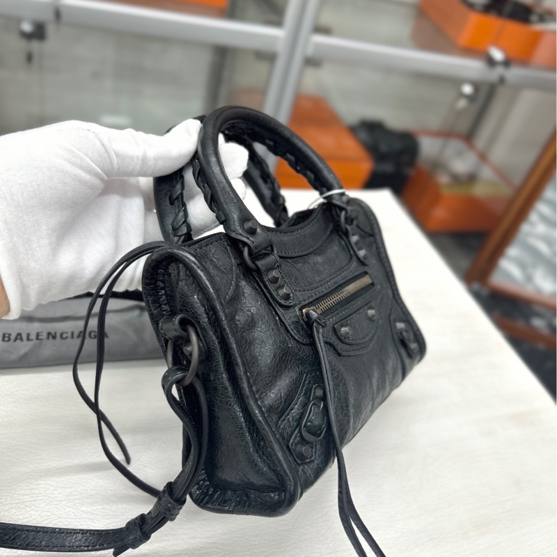 【99新】 Balenciaga 巴黎世家黑銀褶皺皮lecity機車 手提包-4