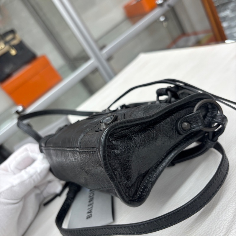 【99新】 Balenciaga 巴黎世家黑銀褶皺皮lecity機車 手提包-6