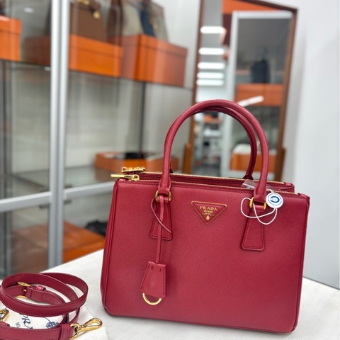 【99新】 Prada 深紅色十字紋牛皮小號 手提包