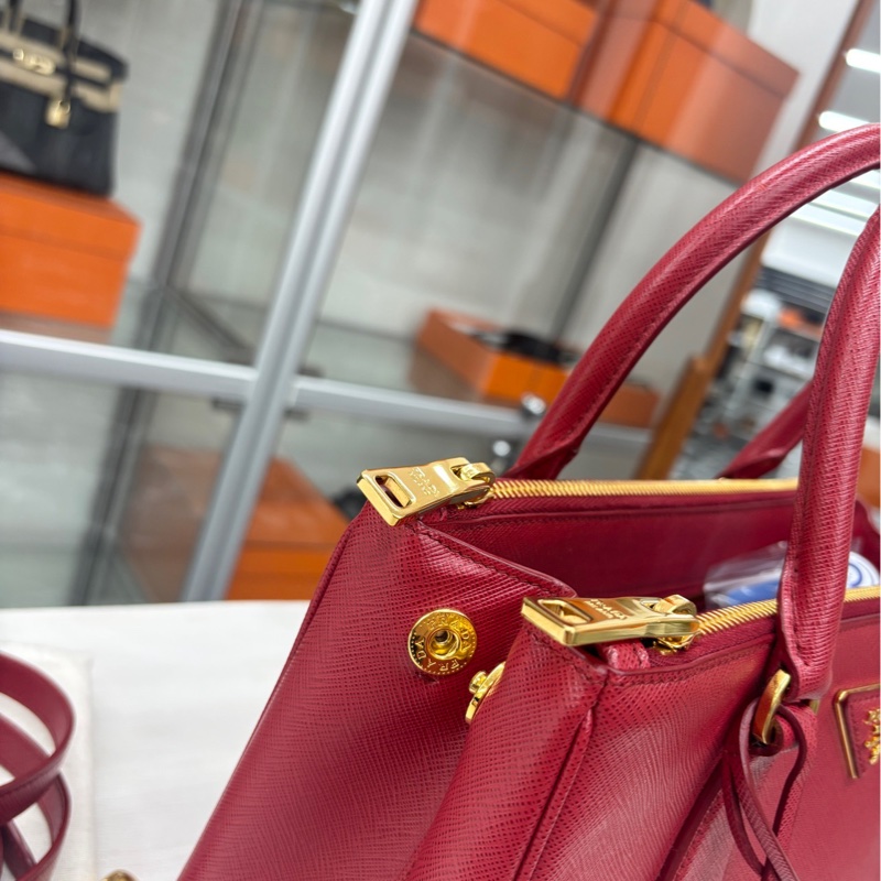 【99新】 Prada 深紅色十字紋牛皮小號 手提包-2