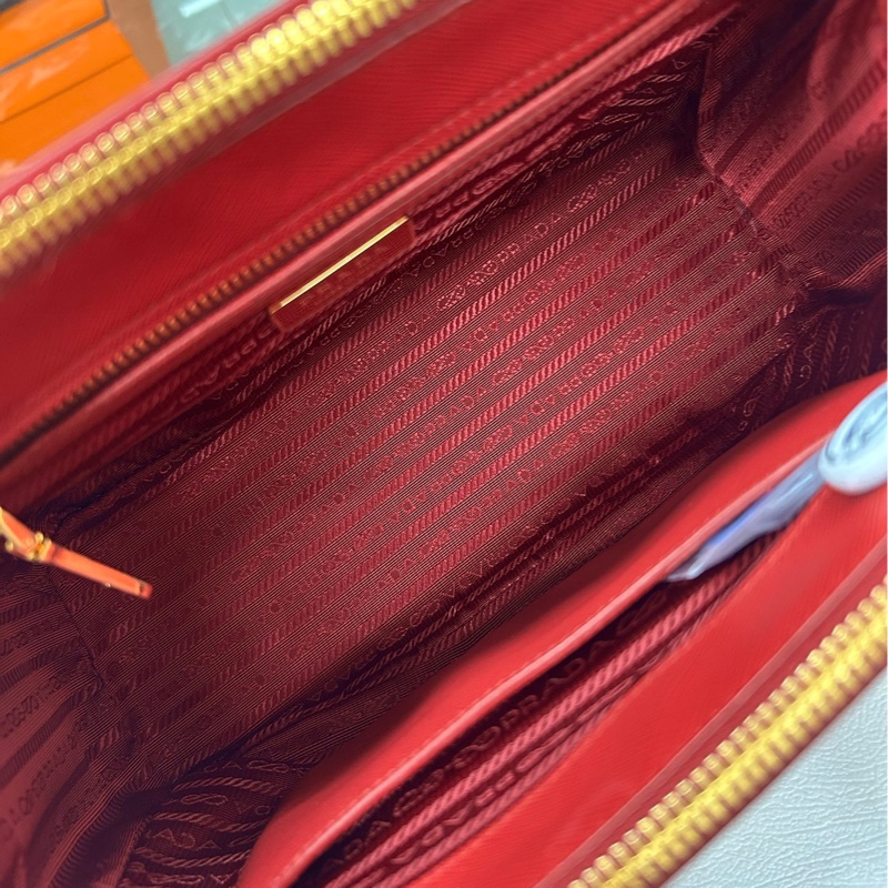 【99新】 Prada 深紅色十字紋牛皮小號 手提包-8