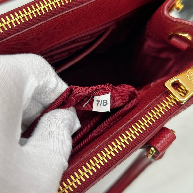 【99新】 Prada 深紅色十字紋牛皮小號 手提包-9