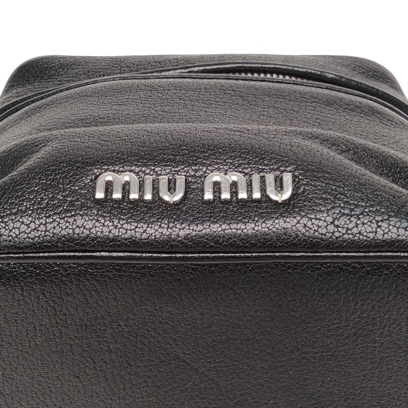 MIUMIU 黑色羊皮銀扣化妝盒手提單肩包-4