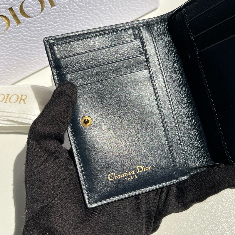 Dior老花刺繡短夾-6