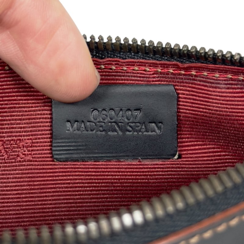 LOEWE 拉鏈小包-12