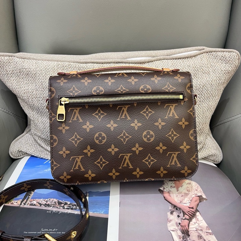 Lv metis 老花 郵差包-1