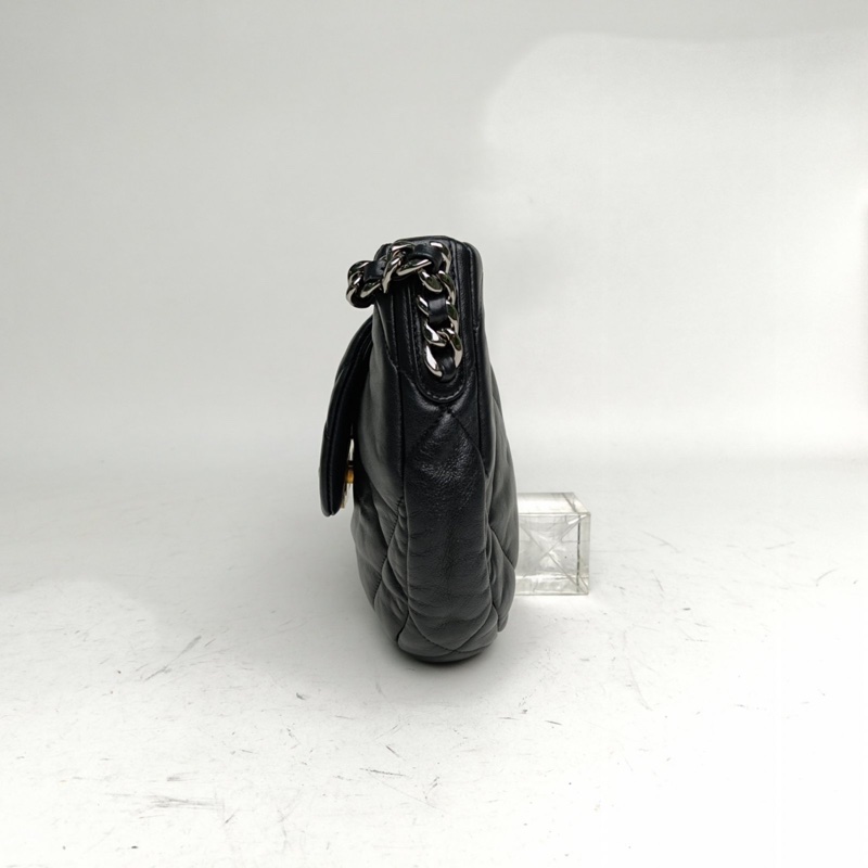 CHANEL 黑色羊皮晶片開金銀扣19BagHobo腋下包-1