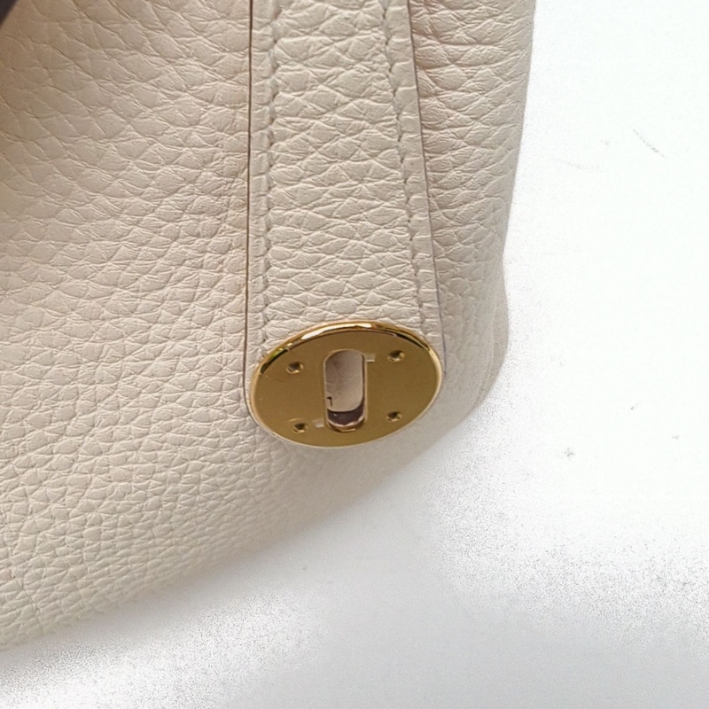 HERMES Lindy26奶油白TC皮Z刻金扣肩背包-4