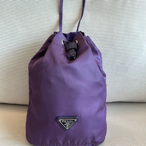 Prada 束口抽繩萬用袋