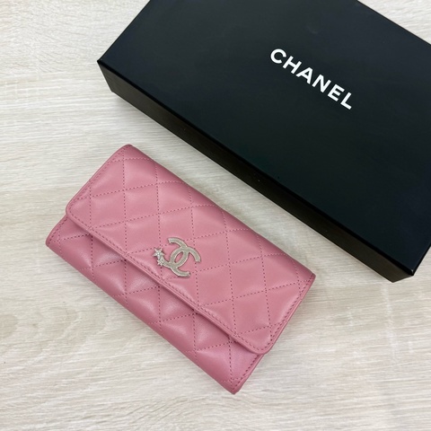 CHANEL✨粉羊皮銀彗星雙C下蓋中夾AP3727