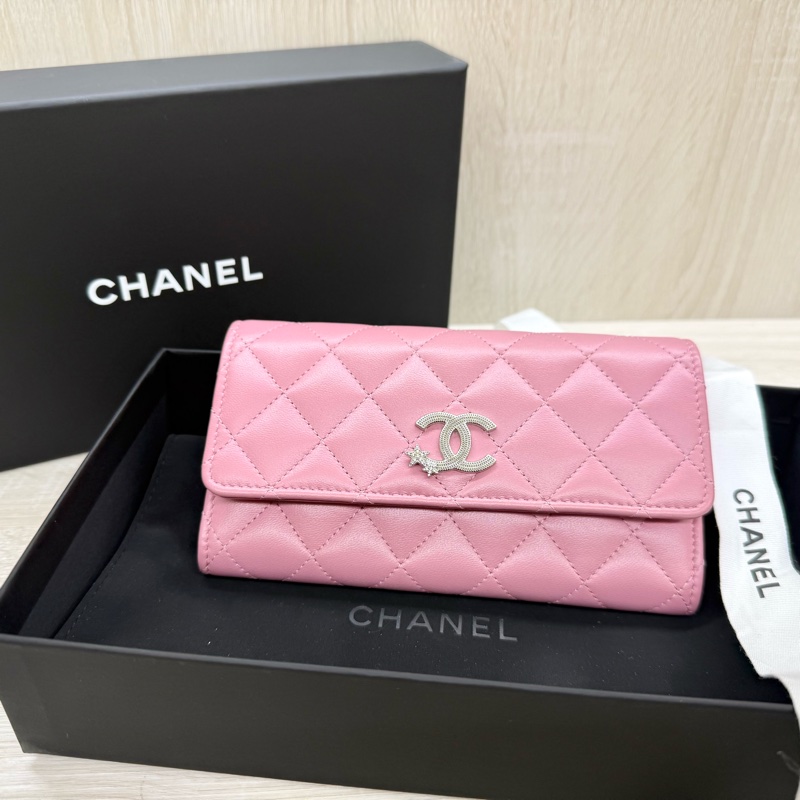 CHANEL✨粉羊皮銀彗星雙C下蓋中夾AP3727-2