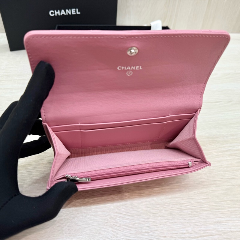 CHANEL✨粉羊皮銀彗星雙C下蓋中夾AP3727-8