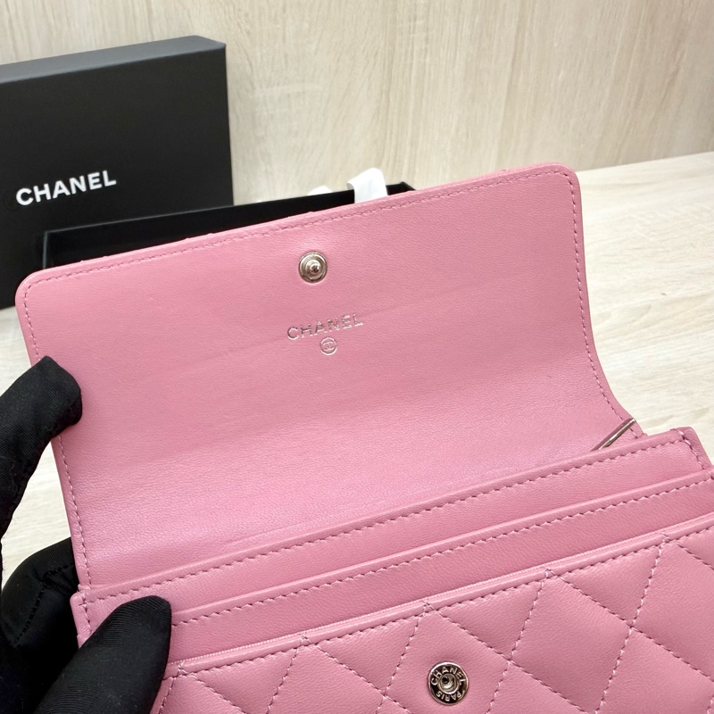 CHANEL✨粉羊皮銀彗星雙C下蓋中夾AP3727-9