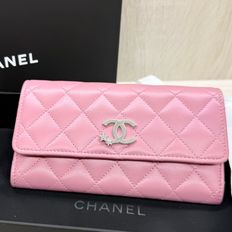 CHANEL✨粉羊皮銀彗星雙C下蓋中夾AP3727-12