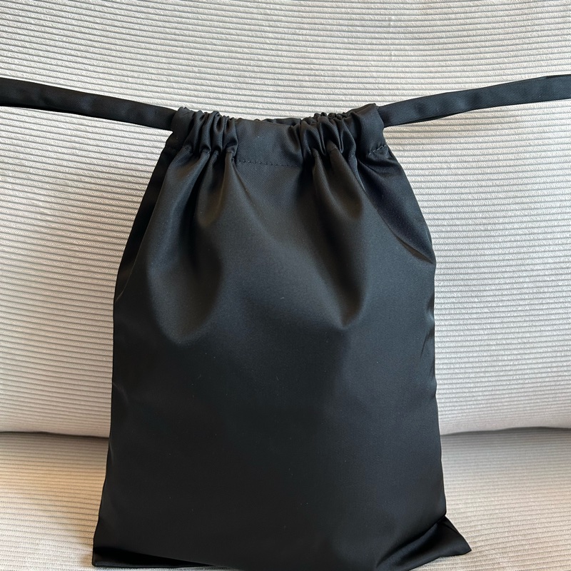 Prada黑色束口萬用袋-1