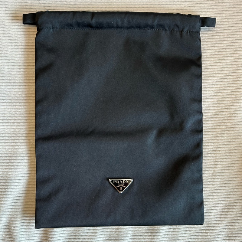 Prada黑色束口萬用袋-2