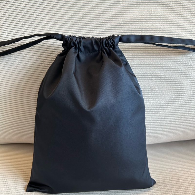 Prada 深藍色束口萬用袋-1