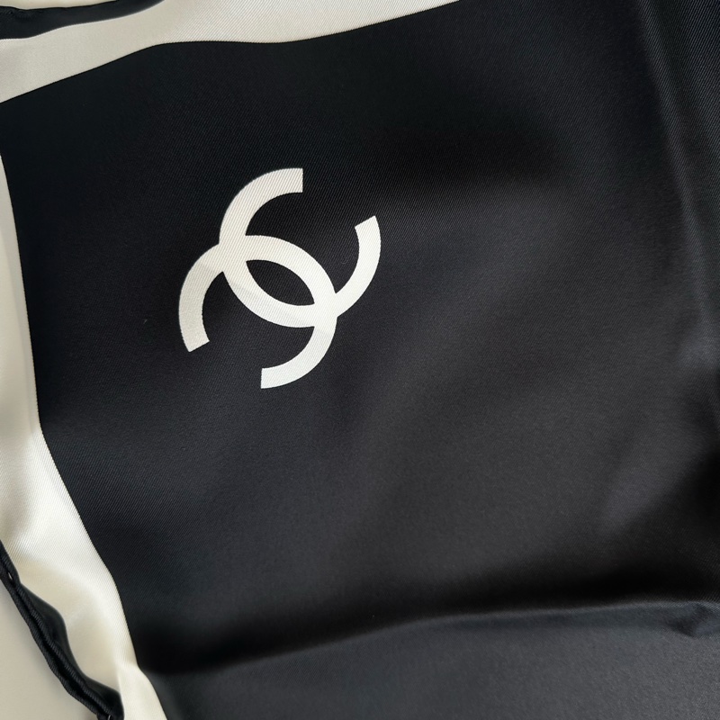 Chanel 26s黑白雙拼絲巾-3