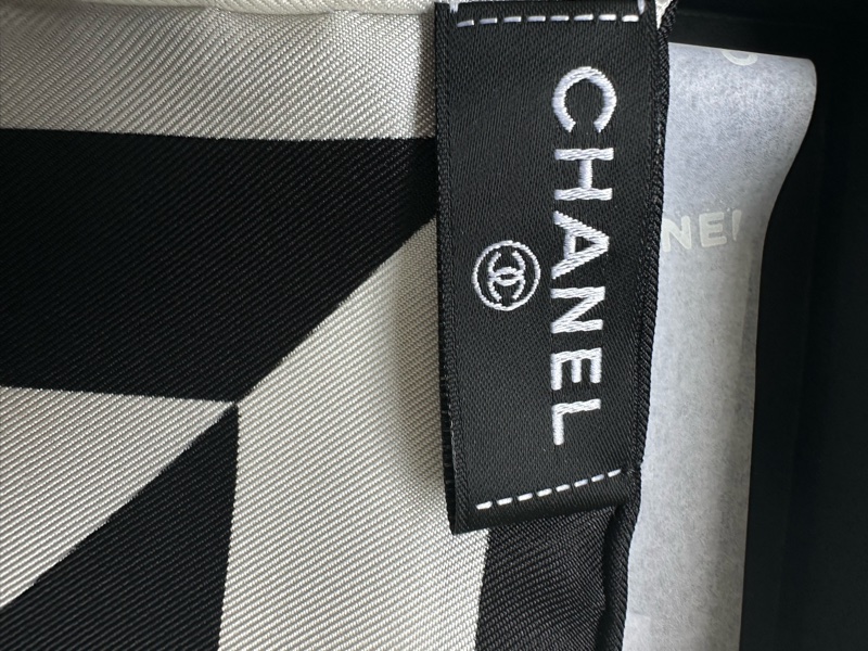 Chanel 26s黑白雙拼絲巾-7