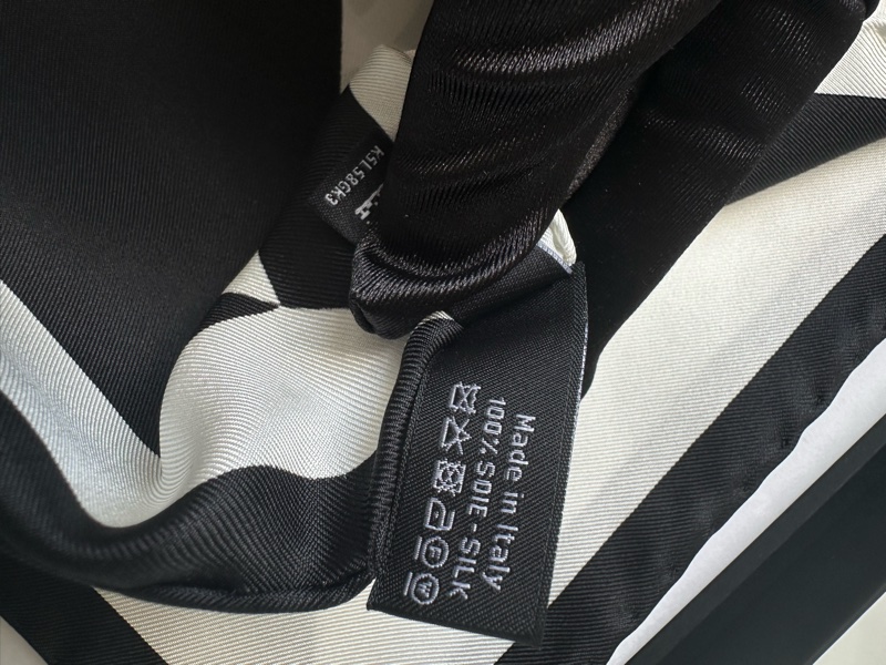 Chanel 26s黑白雙拼絲巾-8