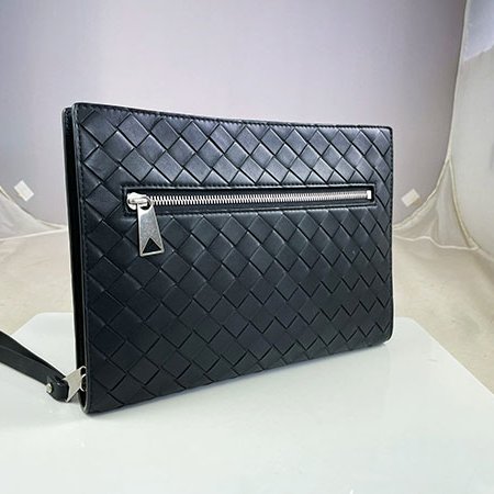 ＊奢華大道國際精品＊【BV308】BV黑色牛皮 INTRECCIATO 編織手拿包-1