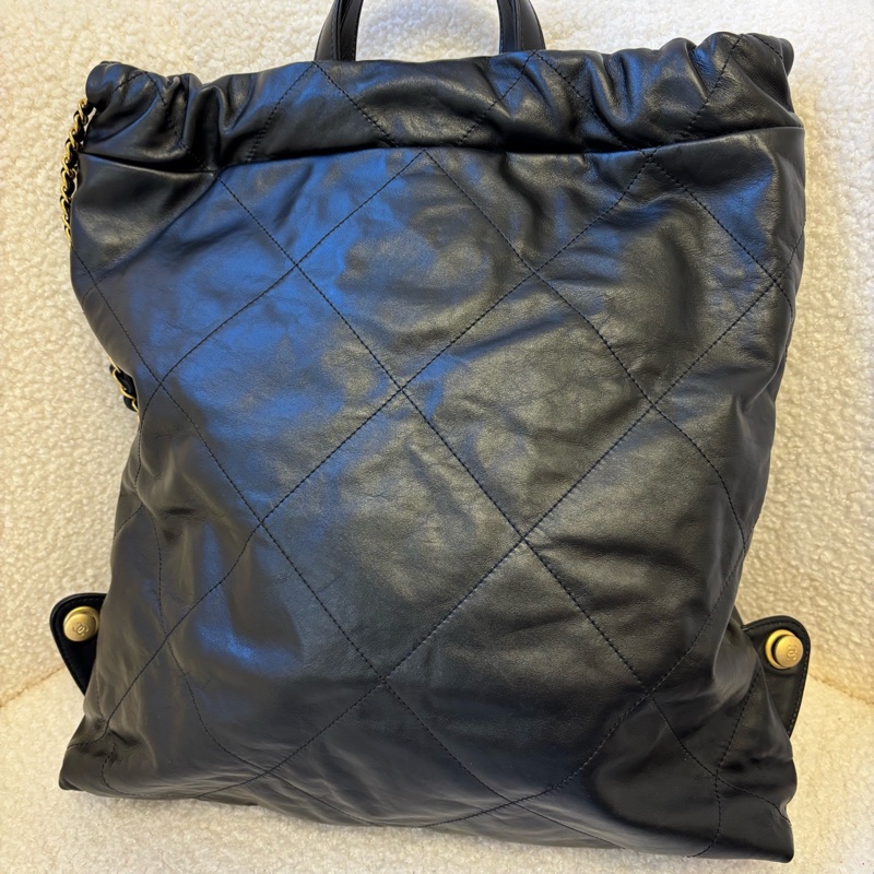 CHANEL 香奈兒 22Bag 23S 字母徽標菱格紋鏈條 皮穿鏈 亮面小牛皮拼金色金屬 背包-11