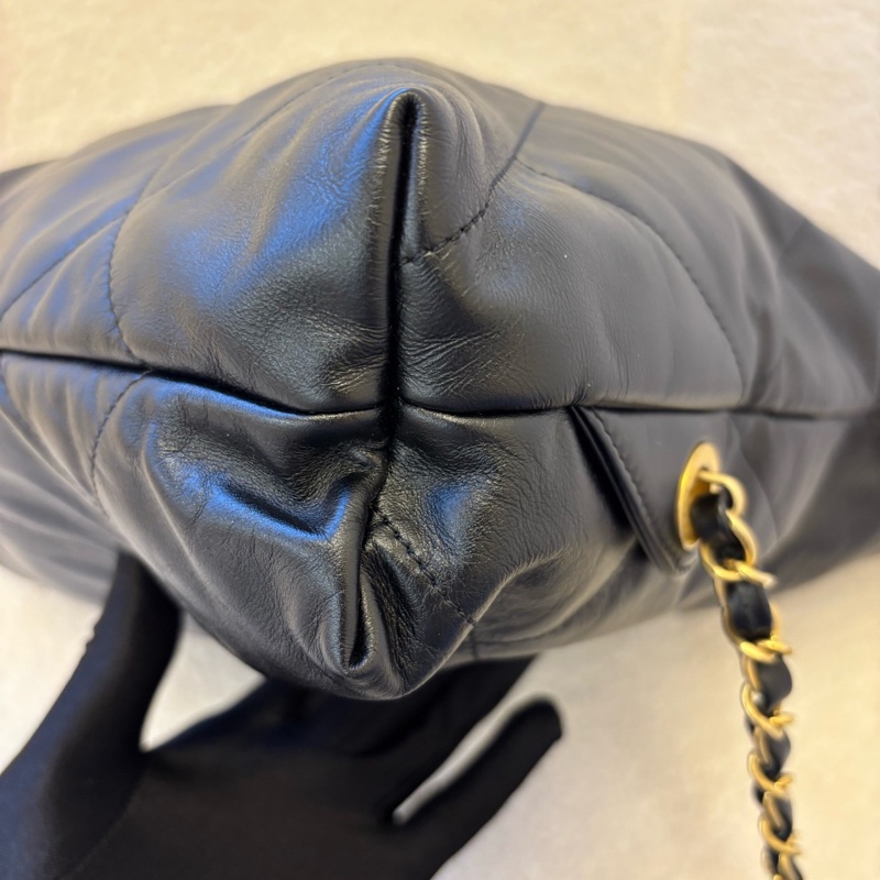 CHANEL 香奈兒 22Bag 23S 字母徽標菱格紋鏈條 皮穿鏈 亮面小牛皮拼金色金屬 背包-12