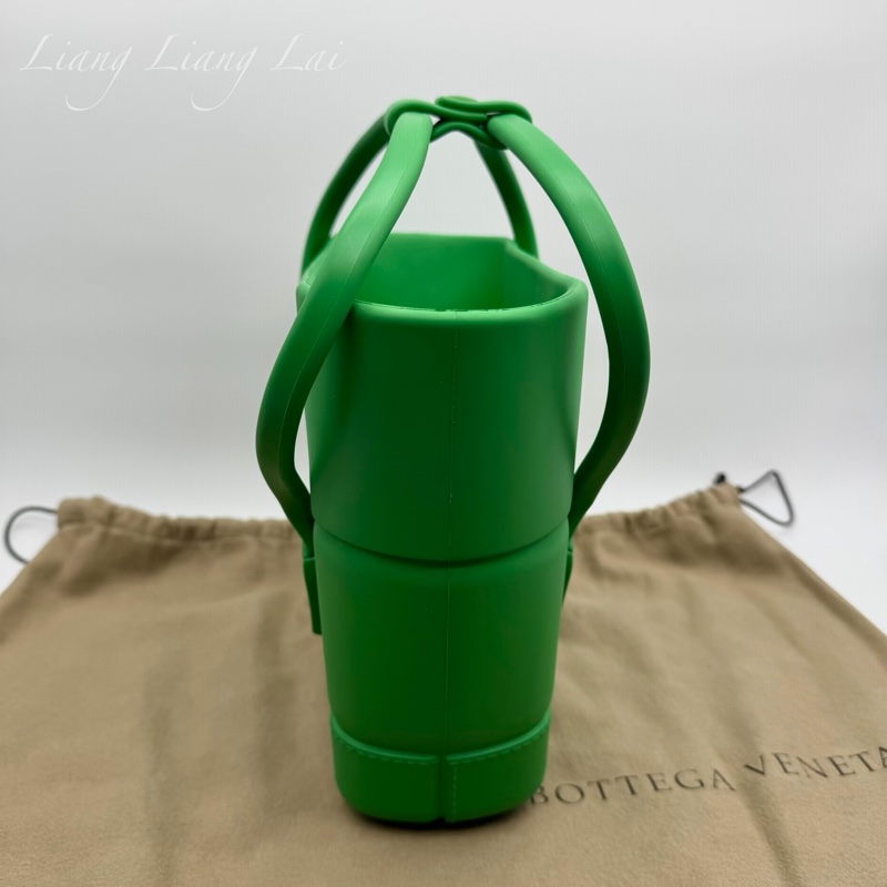BOTTEGA VENETA BV Arco 寬編織壓花螢光綠橡膠手提包｜菜籃子-16
