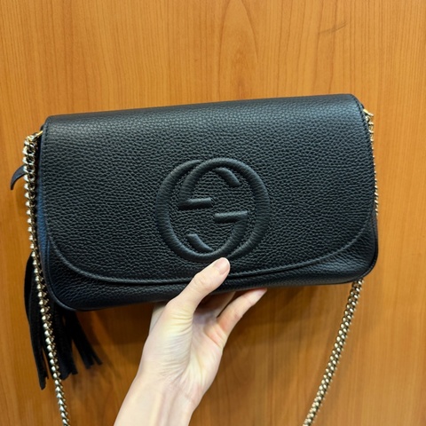 Gucci 黑牛皮淡金釦Soho流蘇下蓋斜背包