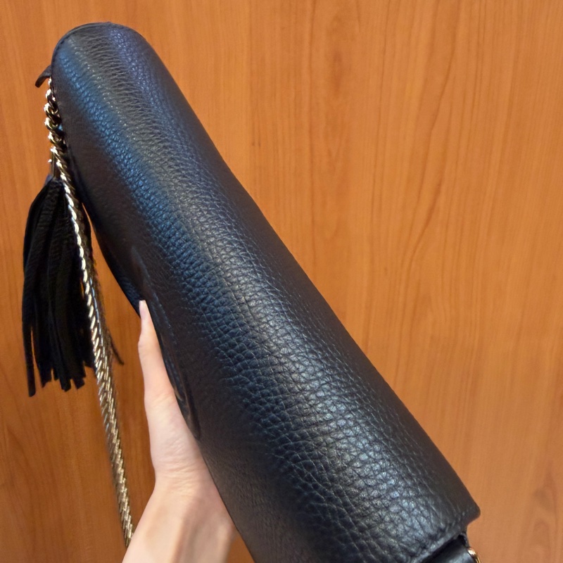 Gucci 黑牛皮淡金釦Soho流蘇下蓋斜背包-6