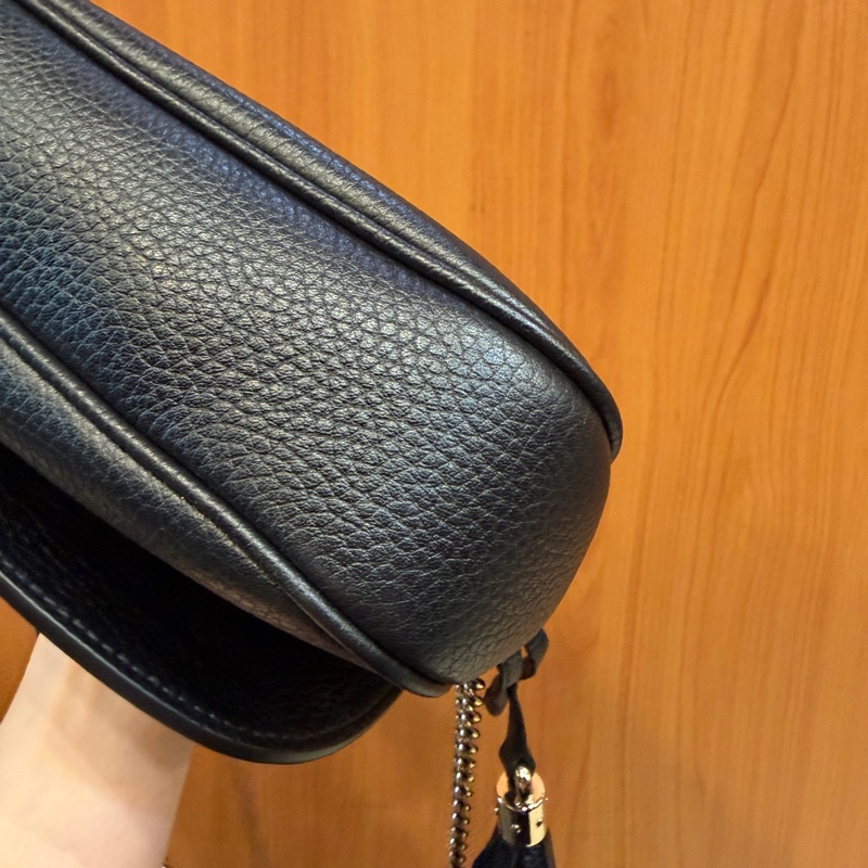 Gucci 黑牛皮淡金釦Soho流蘇下蓋斜背包-12