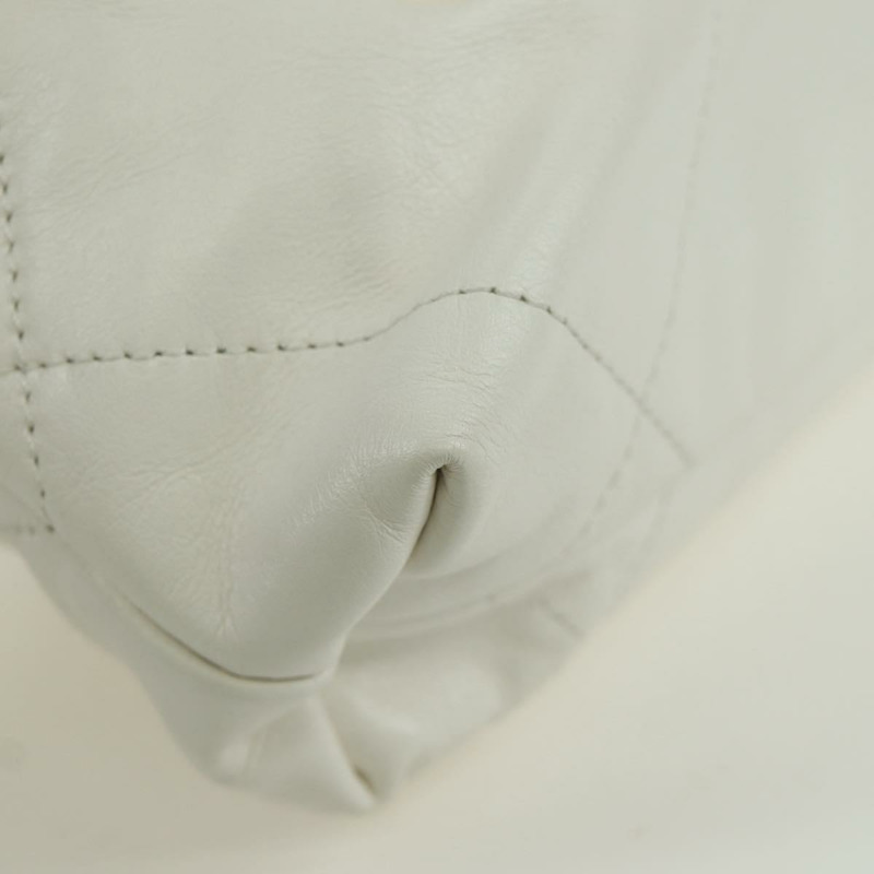 【日本直送】香奈兒 (CHANEL) Matelasse 鏈條肩背包，小牛皮材質，白色，金色 CC 標誌，貨號 BA11027SAM-12