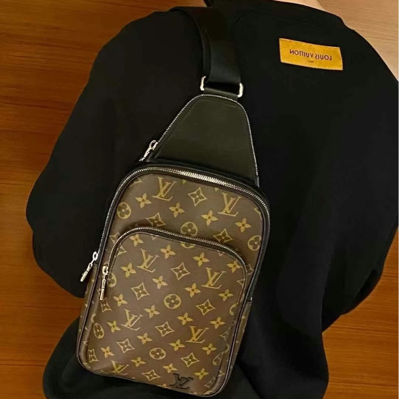 lv 胸口包-2