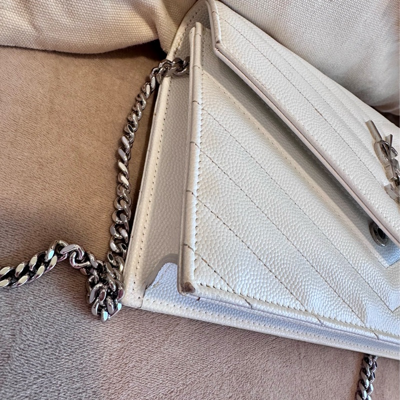 YSL聖羅蘭/白色銀釦WOC經典山形紋鏈帶信封包肩背包-4