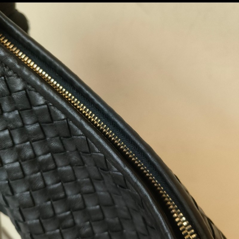 【8成新】㊣✨Bottega Veneta ✨寶緹嘉 BV Hop Bag 羊皮 黑色 編織 肩背包 腋下包 月牙包/二手樹屋🌳-29