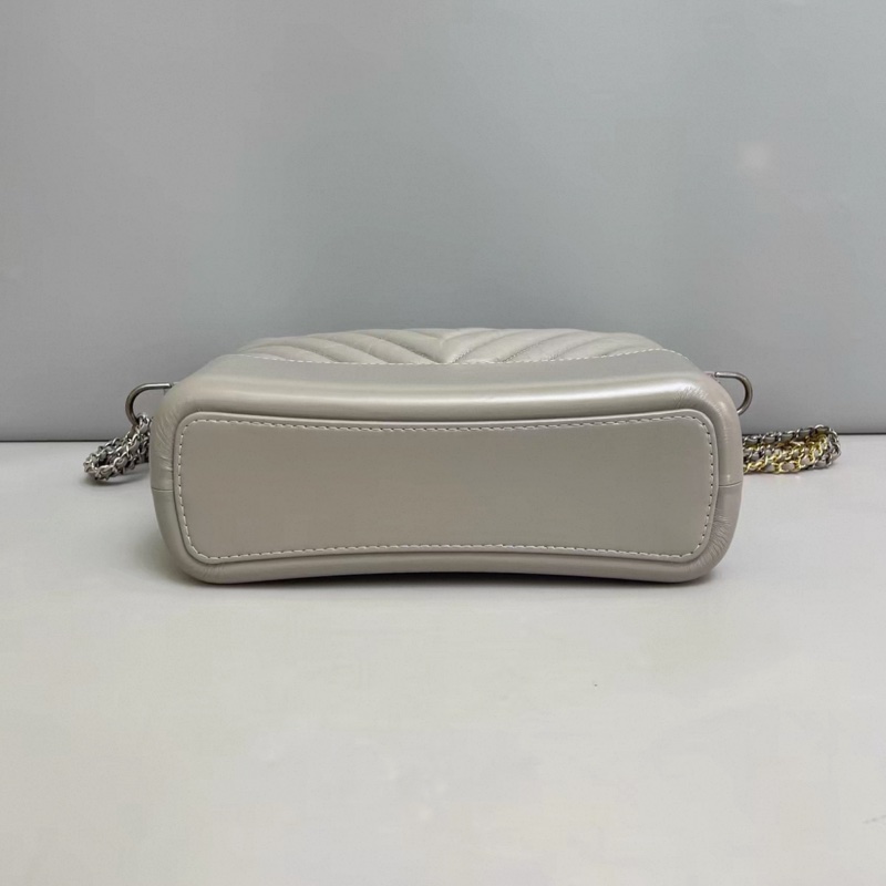 Chanel香奈兒 灰色全皮V紋金扣中號流浪包-2