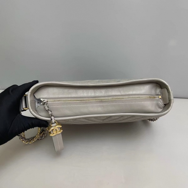 Chanel香奈兒 灰色全皮V紋金扣中號流浪包-3