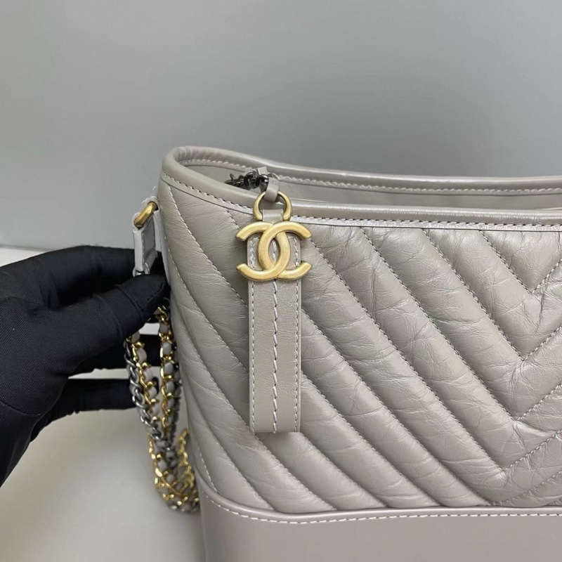 Chanel香奈兒 灰色全皮V紋金扣中號流浪包-4