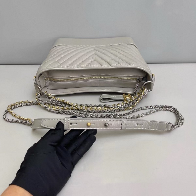 Chanel香奈兒 灰色全皮V紋金扣中號流浪包-5