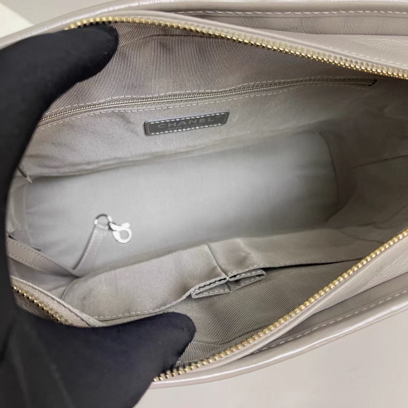 Chanel香奈兒 灰色全皮V紋金扣中號流浪包-6