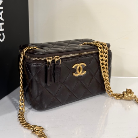 #閒置帶膜 #🈶調節扣 香奈兒長盒子化妝包🉑斜挎/肩背 與眾不同💕