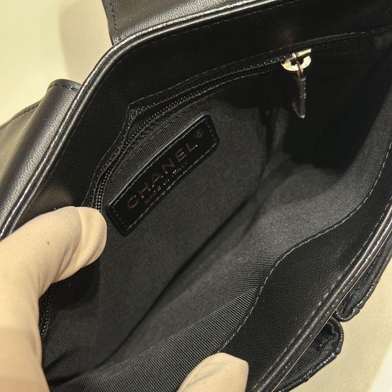  Chanel黑金油蠟皮雙子星 雙Logo斜挎包，稀有款。-1