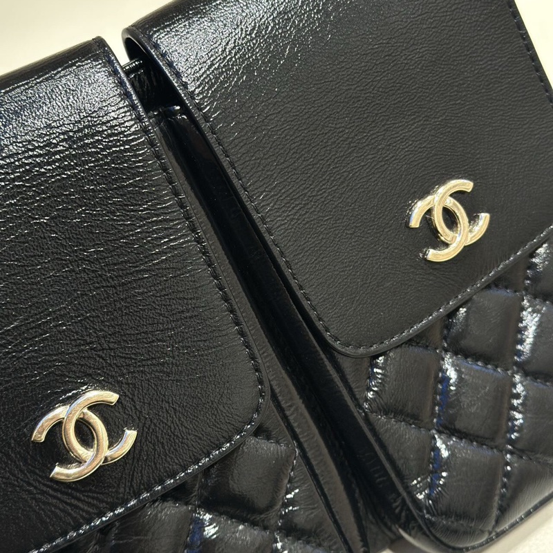  Chanel黑金油蠟皮雙子星 雙Logo斜挎包，稀有款。-2