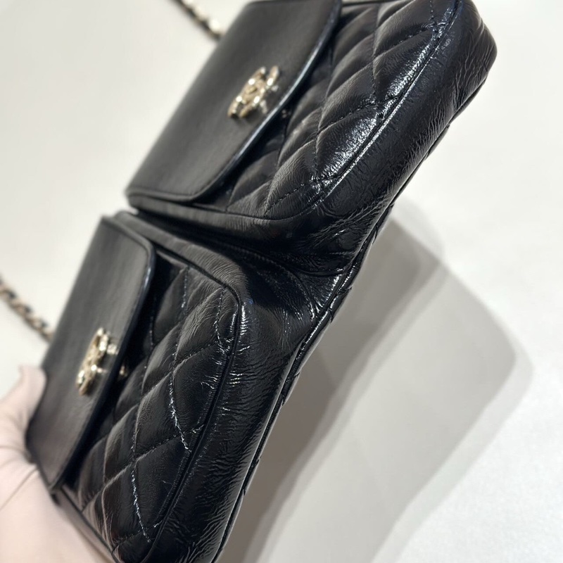  Chanel黑金油蠟皮雙子星 雙Logo斜挎包，稀有款。-6
